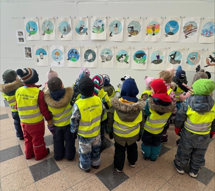 Sýningin stendur yfir 8. - 21. apríl.